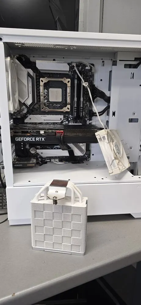 PC blanc ouvert avant remontage